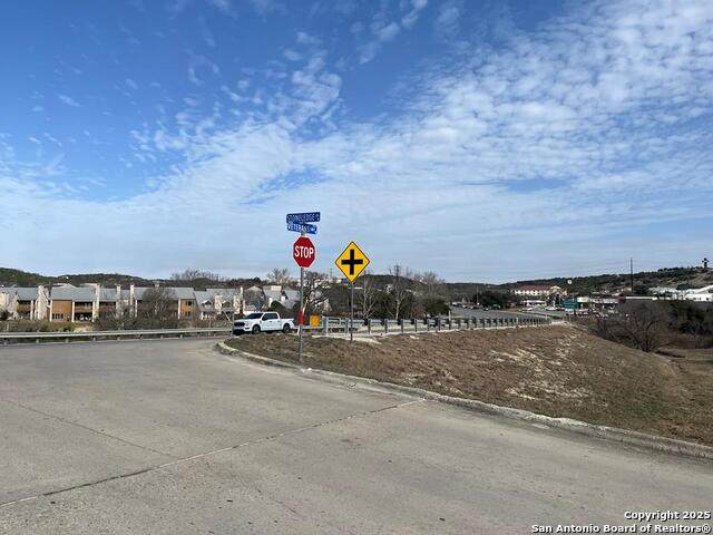 2101 Stoneledge Dr - Photo 1