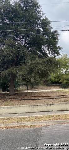 924 Hedges - Photo 1