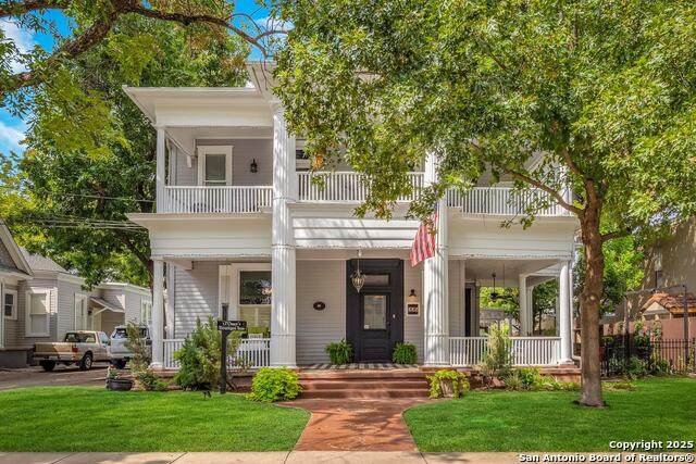 225 Craig - Photo 1