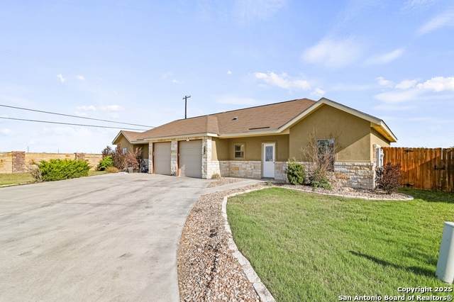 118 Navarro Crossing Rd - Photo 1