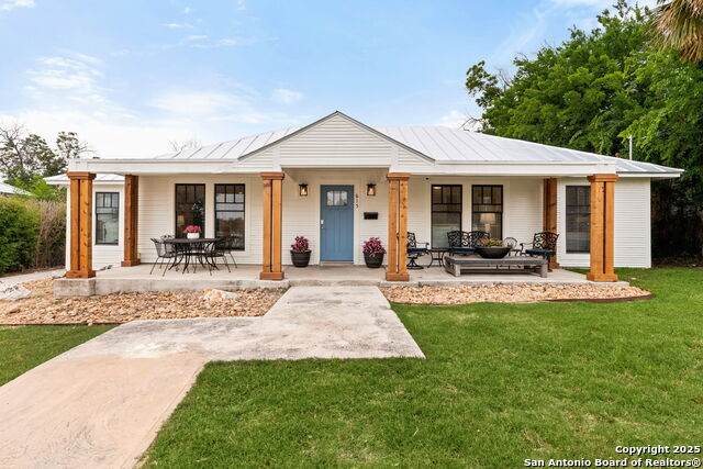 615 Hays - Photo 1