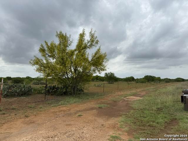 8762 Fm 140 - Photo 1