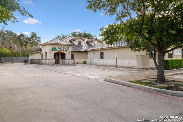 2128 Babcock - Photo 1