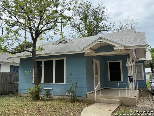 1725 Summit - Photo 1