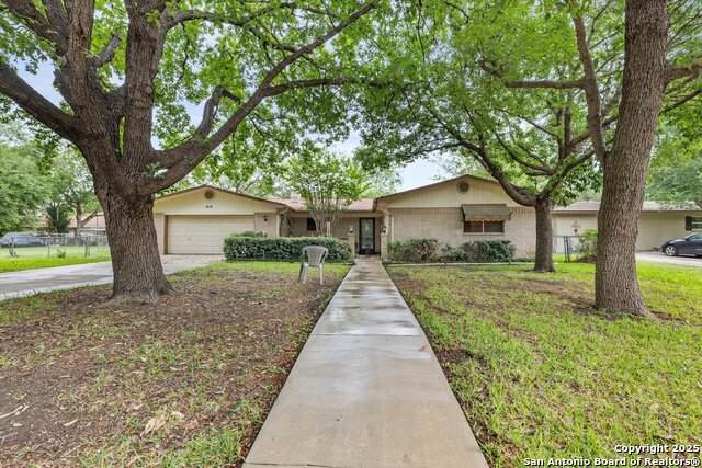 616 Ridgecrest - Photo 1