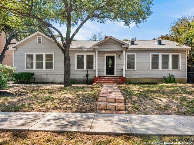 928 Huisache - Photo 1