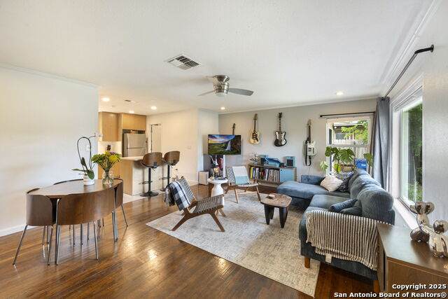 718 Olney - Photo 1