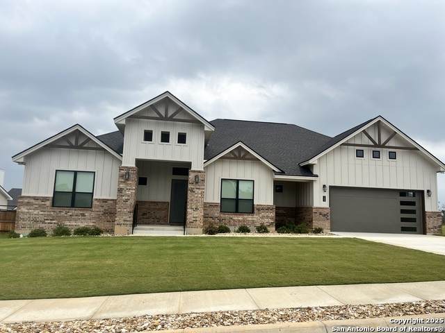 105 Ash Parkway - Photo 1