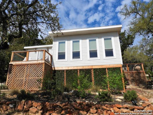 171 Sunset Drive - Photo 1