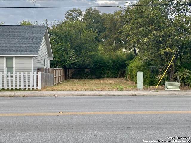 423 Hackberry St - Photo 1