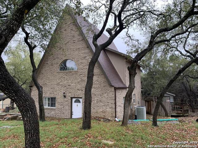 1076 Eastview - Photo 1