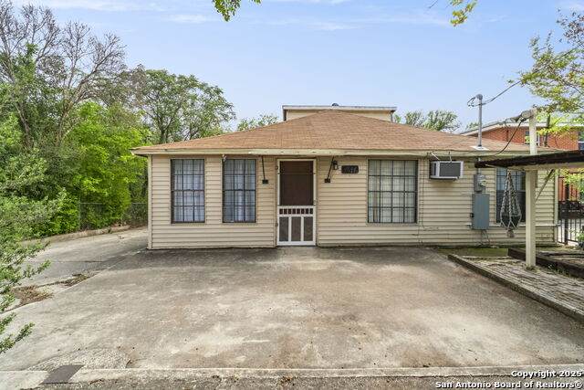 1646 Rigsby - Photo 1