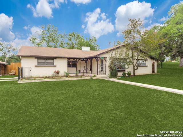 101 Pine View - Photo 1