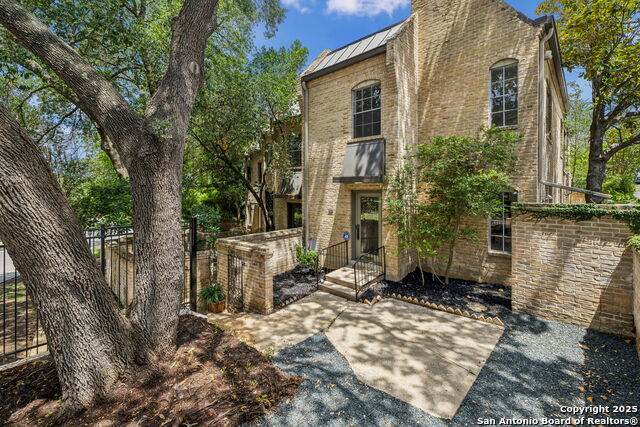 209 Chichester Pl - Photo 1