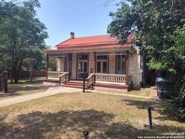 311 Howard - Photo 1