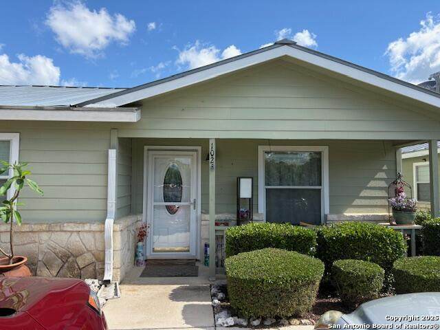 121 Plant Ave - Photo 1