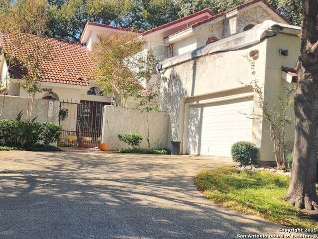 1022 River Glen W - Photo 1
