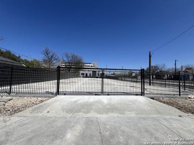 1303 Commerce - Photo 1