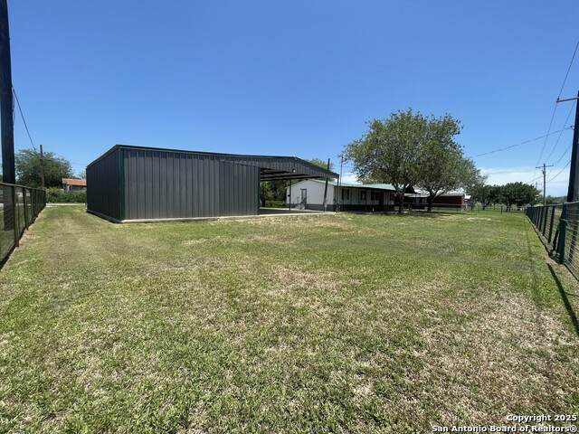 207 S Edwards - Photo 1