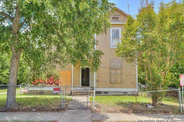 310 Carson - Photo 1