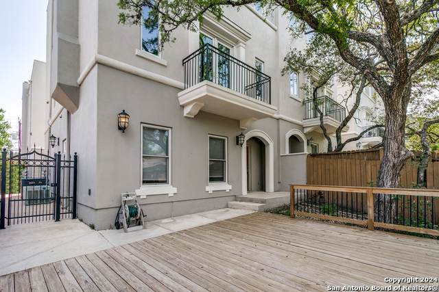 231 Mulberry Ave - Photo 1