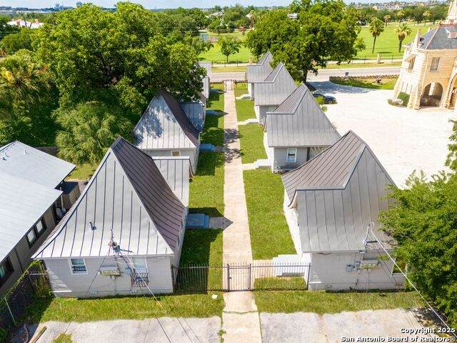 930 Grayson St - Photo 1