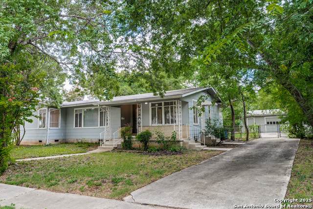 203 Lindell - Photo 1