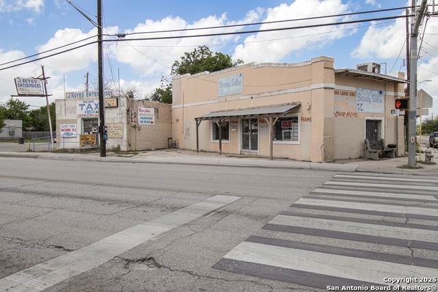 425 Zarzamora - Photo 1