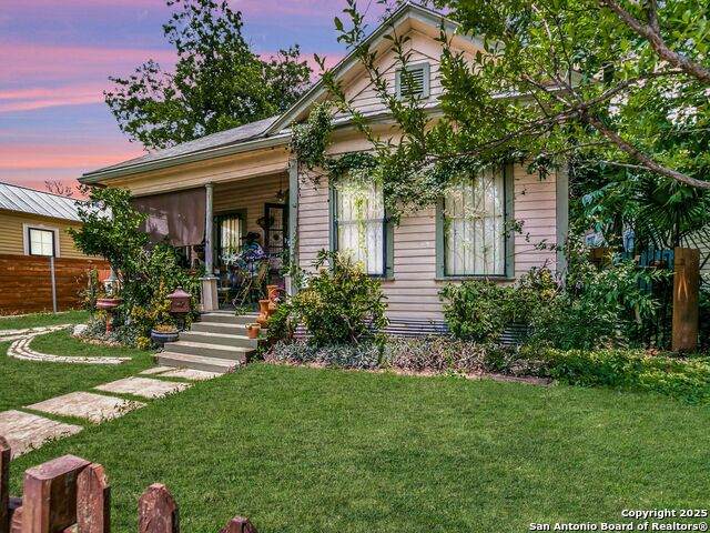 911 Camden St - Photo 1