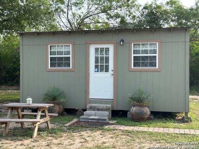 1616 Middle Road - Photo 1