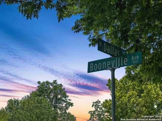 922 Booneville - Photo 1