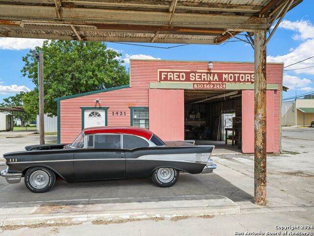 1421 2ND ST - Photo 1