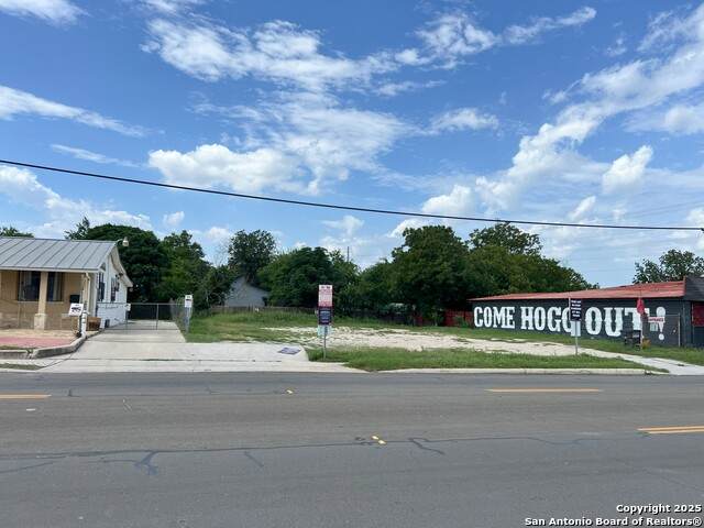 2931 E Houston - Photo 1