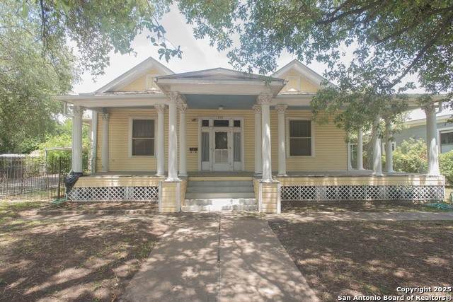 218 Cedar - Photo 1