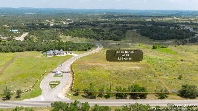 813 Old 32 Crossing - Photo 1