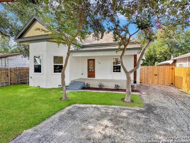 430 Hart - Photo 1