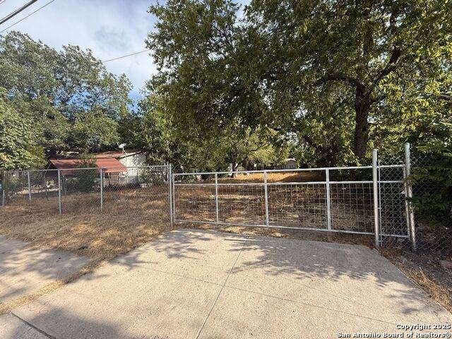 5007 Bluff - Photo 1
