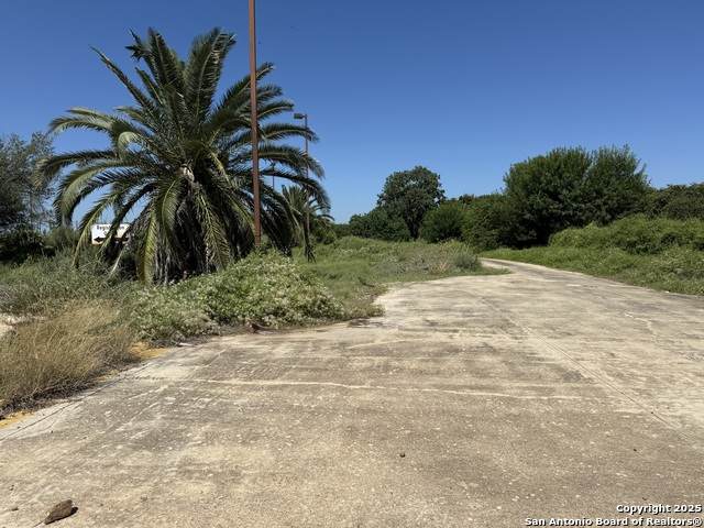 17360 S Ih 35 - Photo 1