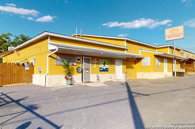 1222 Fredericksburg - Photo 1