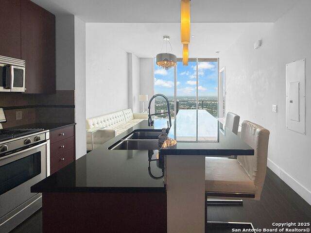 610 Market - Photo 1