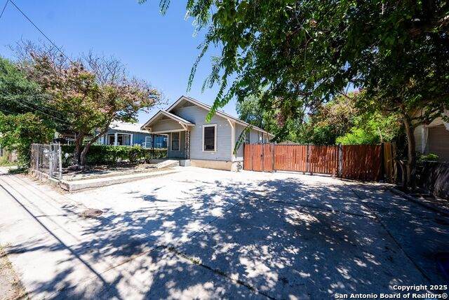 2611 Martin - Photo 1