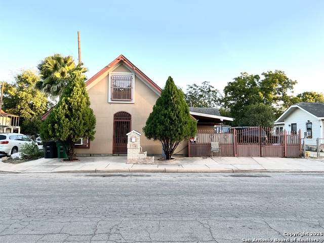 2502 Salinas - Photo 1