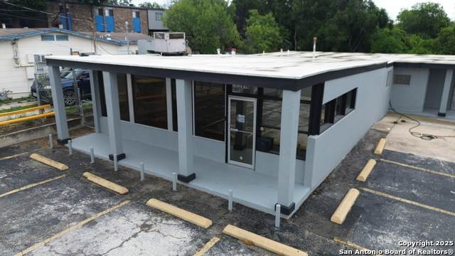 2810 Hillcrest Dr - Photo 1