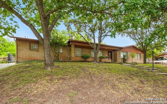 207 E Woodlake Dr. - Photo 1