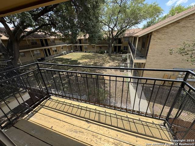 923 Vance Jackson - Photo 1