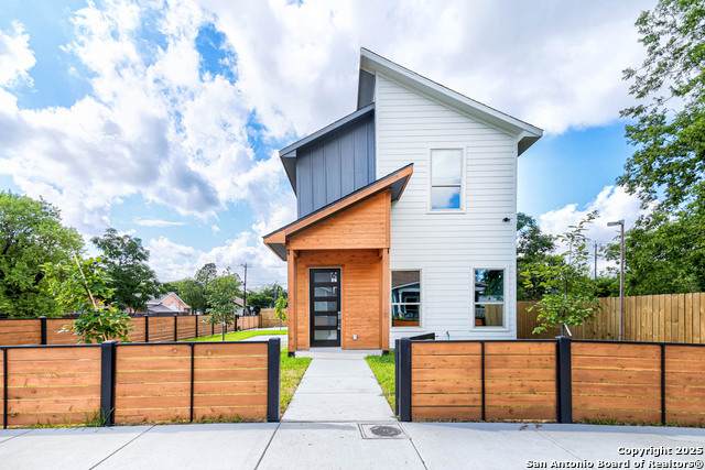 214 Rudolph - Photo 1