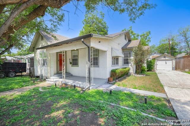 427 Vanderbilt St - Photo 1