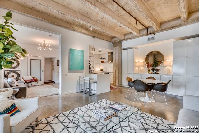 1115 Alamo - Photo 1