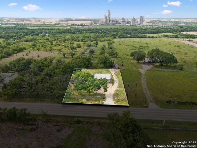 4880 Fm 482 - Photo 1