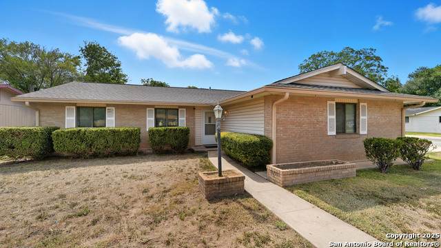 140 Cloverleaf - Photo 1